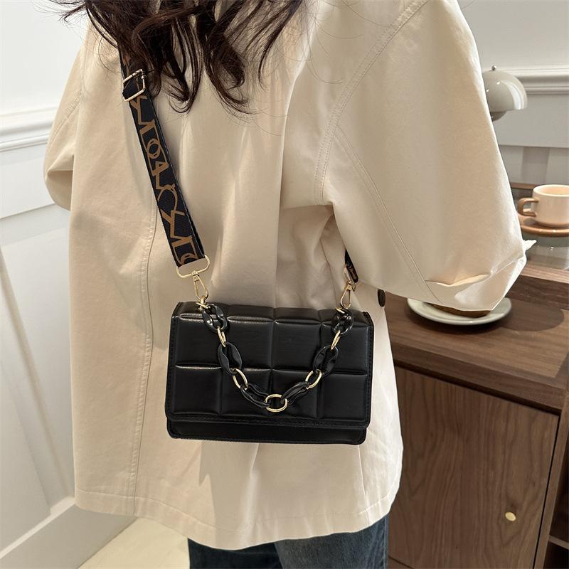 2025 summer new fashion shoulder bag rhombus embroidery thread design simple texture small square bag oblique span women's bag wholesale