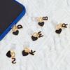 1 шт. Заглушка для защиты от пыли для телефона в форме сердца и буквы, Модный кулон, Крышка для зарядного порта, Аксессуар для самостоятельного украшения мобильного телефона, Подходит для iPhone / Type-C