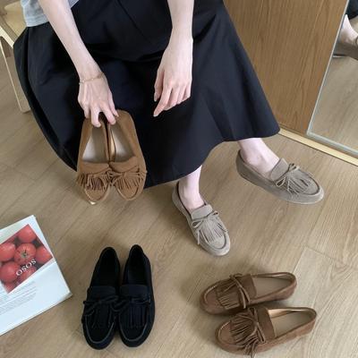 Ретро матовые лоферы с кисточками на одной педали с мягкой подошвой женские весна 2025 новая универсальная модная обувь одинарная с глубоким вырезом