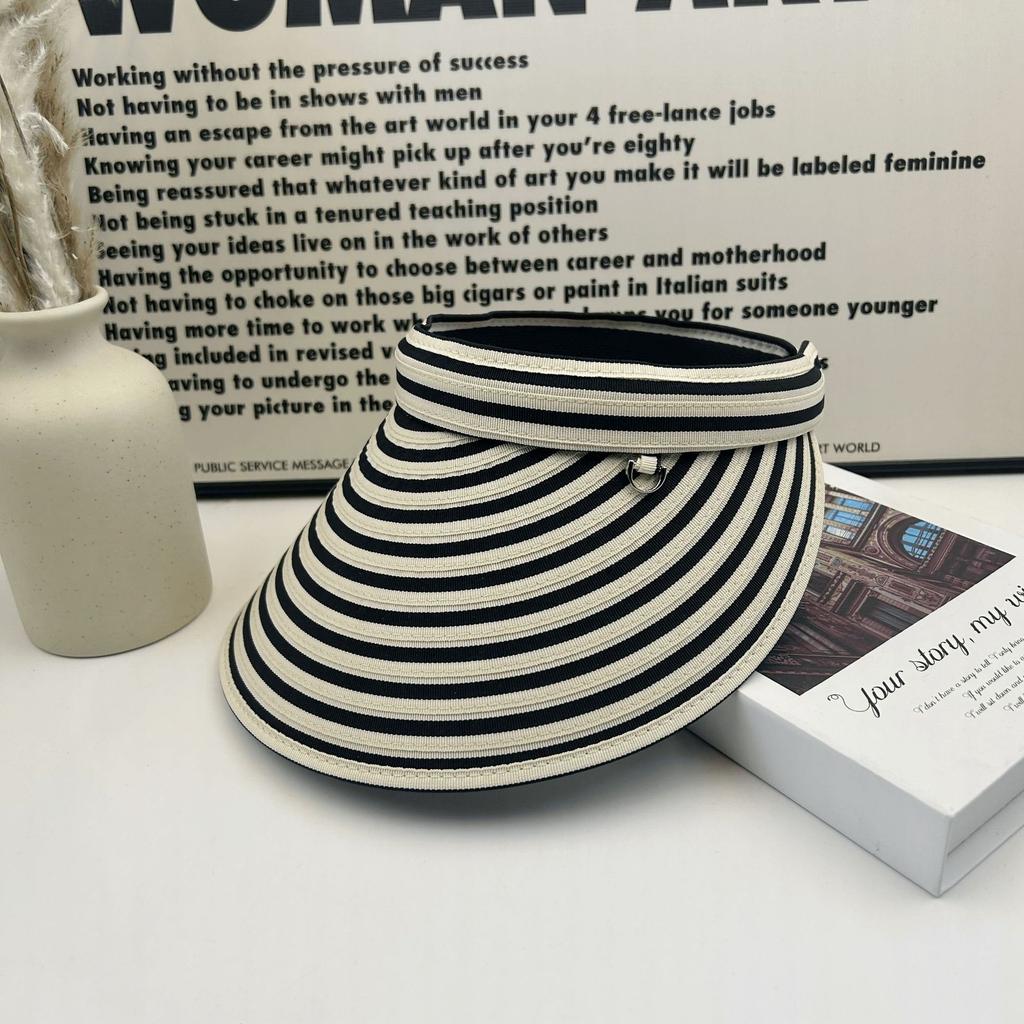 Classic plaid striped bucket hat spring and summer new thin temperament bucket hat showing small face showing small tide