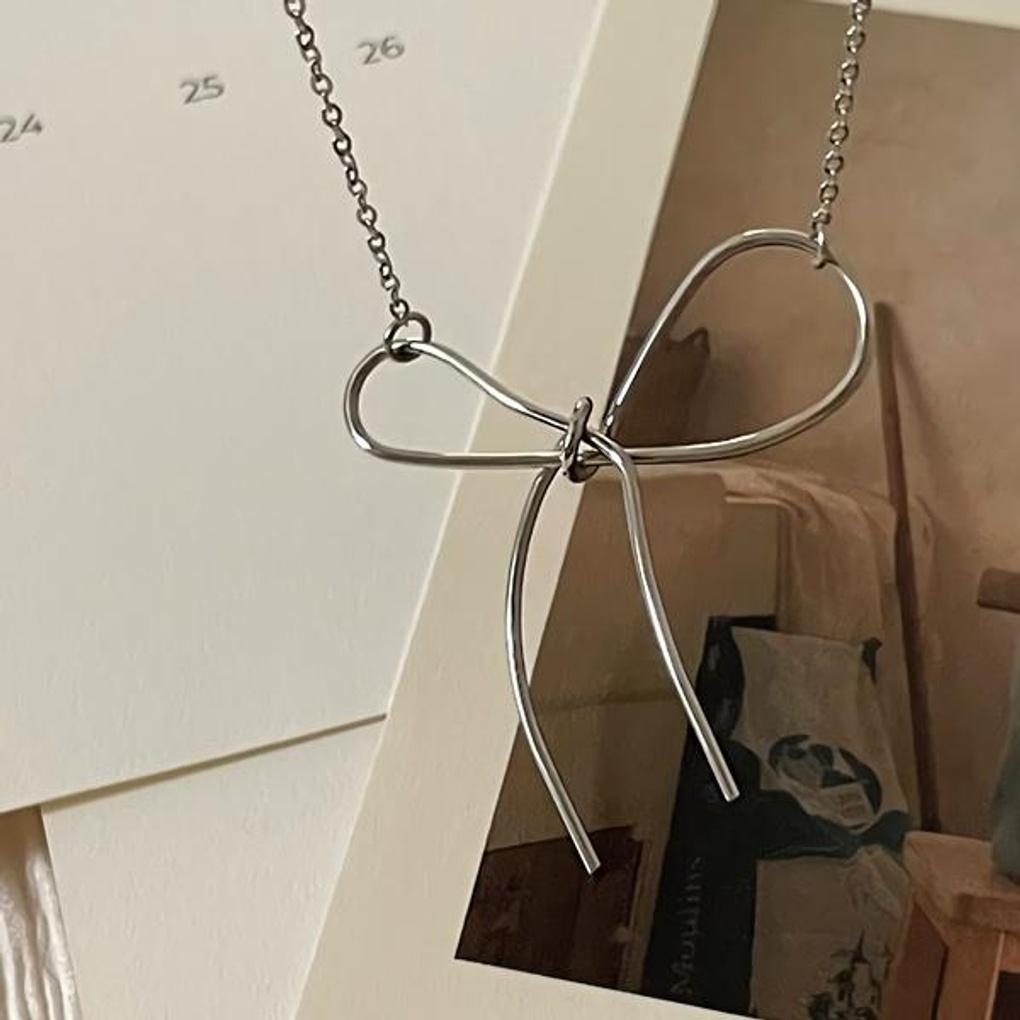 Women's Surgical Steel Thin Ribbon Silhouette Necklace