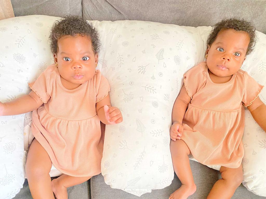 Большая двуспальная подушка для близнецов.