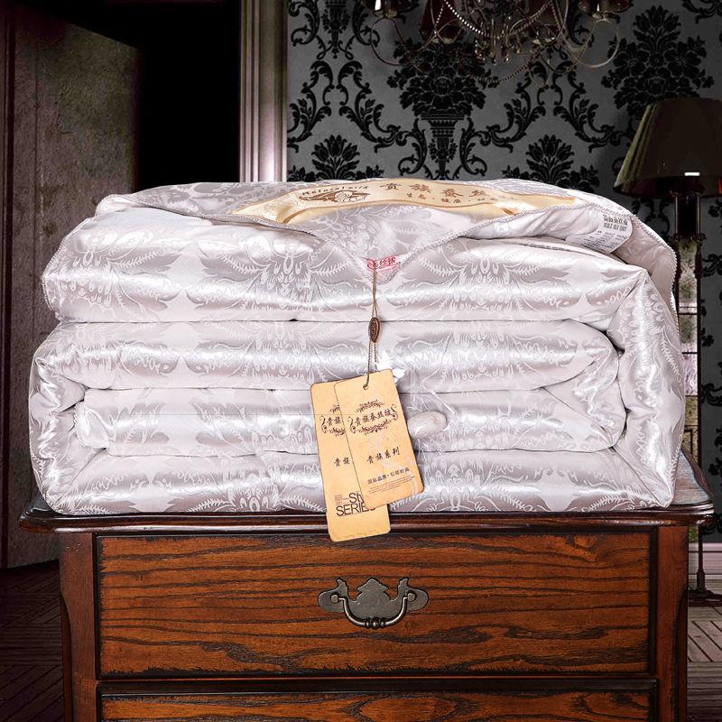 Кондиционер с теплым хлопковым одеялом зимой утолщается, чтобы сохранять тепло весной и осенью, и используется одинокими студентами в общежитиях.