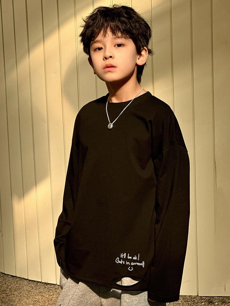 Корейская весенняя коллекция 2025 года: Свободная футболка с длинными рукавами и вырезами для мальчиков