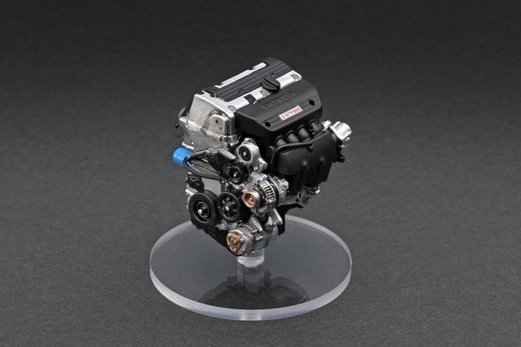 Модель зажигания Honda INTEGRA TYPE R черного цвета с двигателем, готовый продукт IG3330 1/18 (DC5)