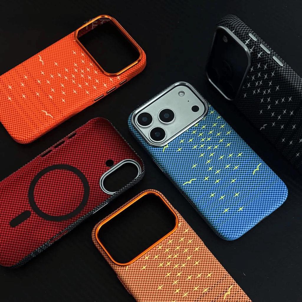 Магнитный чехол для iPhone 17 Pro Max в стиле Kevlar с металлическим каркасом и узором из углеродного волокна