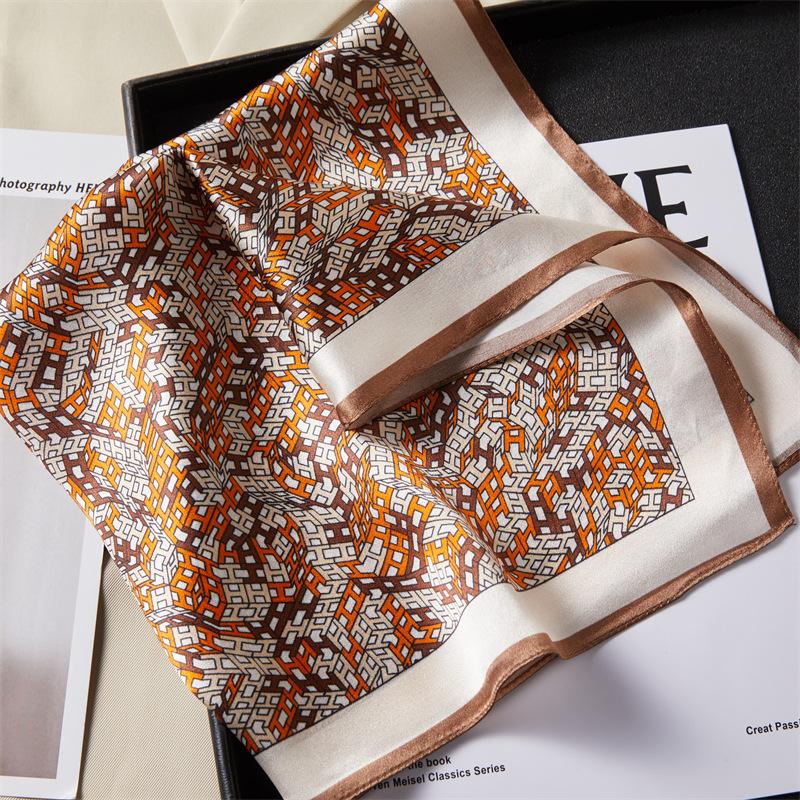 Silk silk scarf women's new mother spring and autumn scarf 111 mulberry silk thin small square scarf small scarf gift
