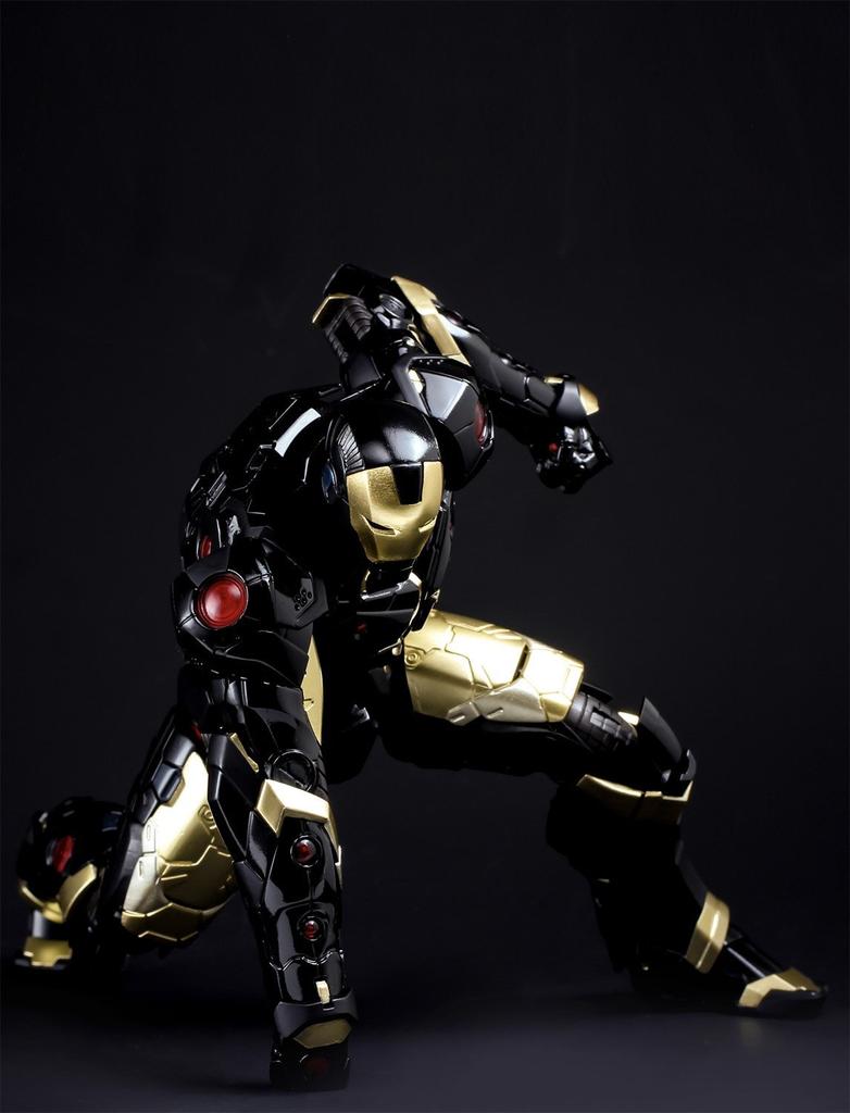 IRON MAN MARVEL BLACK X GOLD подвижная фигурка, раскрашенная в цвета BLACK X GOLD. ПЕРЕИЗДАТЬ #06 СЕЙЧАС!увидеть. ПВХ и АБС без масштаба