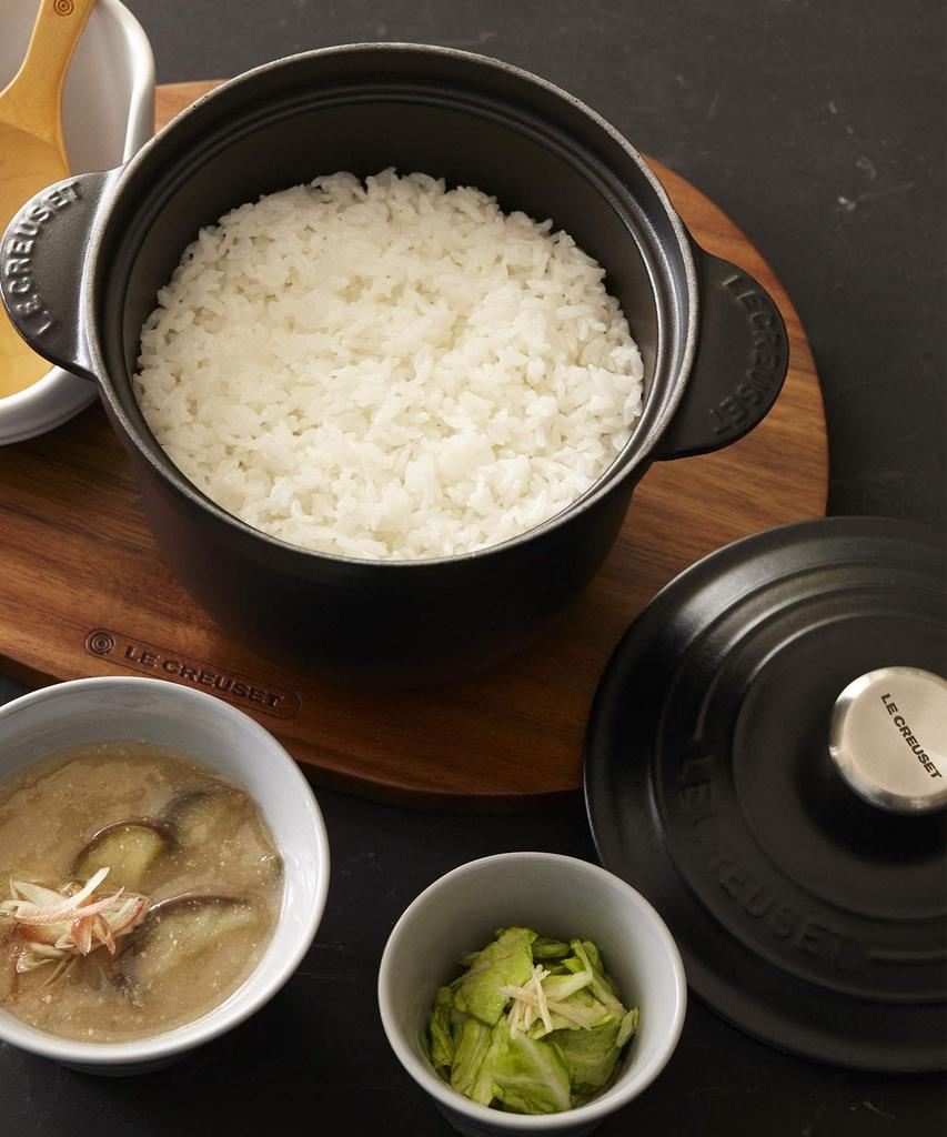 Le Creuset Кокотница Every Чугунная Эмалированная Матовая и Подходит для духовки Японская 18-дюймовая кастрюля, Черная, Газ, Индукция, [Официальный продукт]