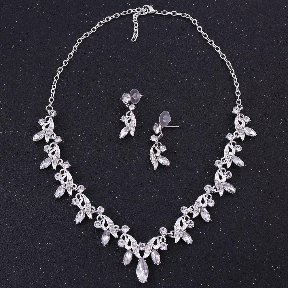 New Bridal Wedding Set, Exquisite Alloy Crystal Necklace and Earrings Two-piece Set Bridal Accessories