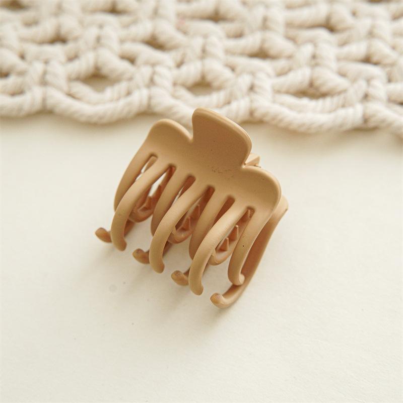 Matte Surface Earth Tone Hair Grip Minimalist Solid Color Multi Claws Design Professional Non Slip Holding Styling Fixer
