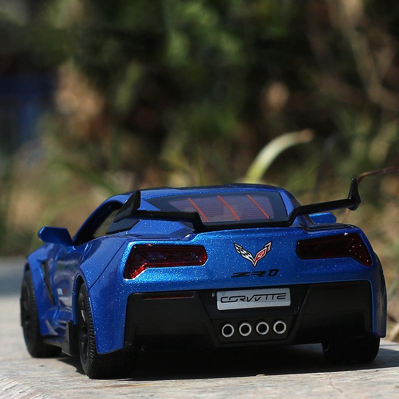 1:32 Corvette ZR1 Supercar Модель автомобиля Литой автомобиль Звук и свет Моделирование Инерционные транспортные средства Игрушки Подарок на день рождения