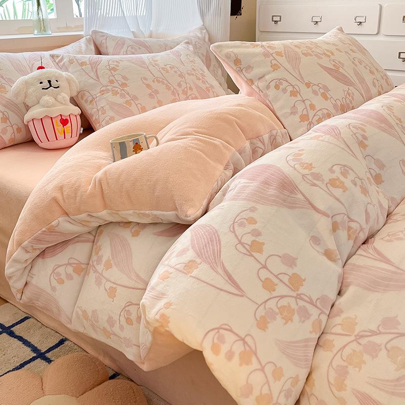 Утолщенный резной молочный флисовый комплект из четырех предметов, флисовое одеяло, простыня из кораллового флиса