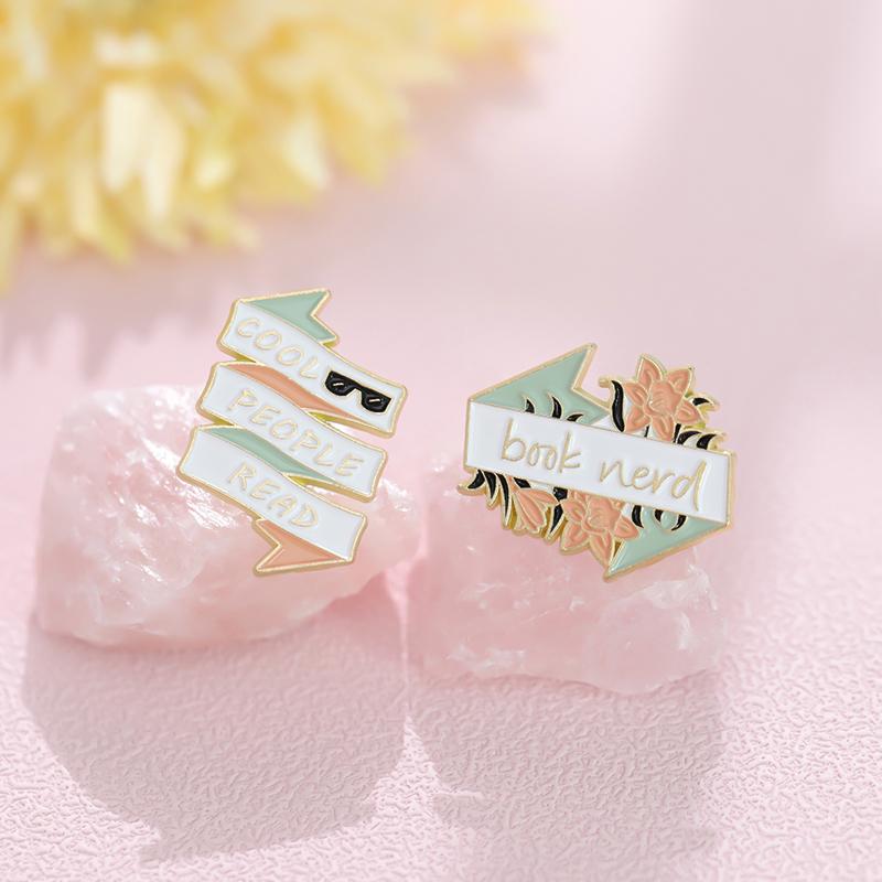 Эмалевые значки «Книжный червь» на заказ, крутые люди читают больше, броши на лацкан, забавные украшения для чтения, подарок для детей, друзей