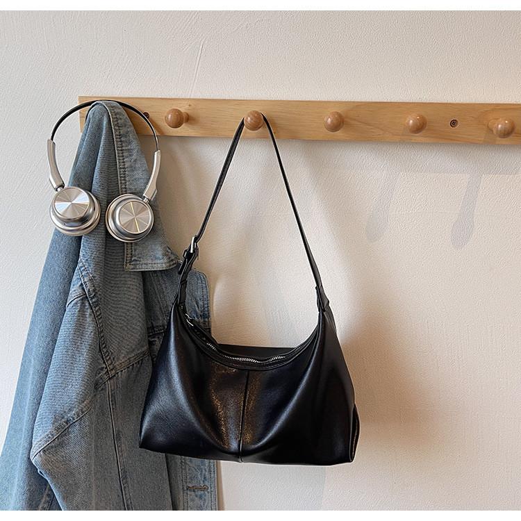 IELGY Work Commuter Large-Capacity Dumpling Bag Fashion Casual One-Shoulder Underarm Bag