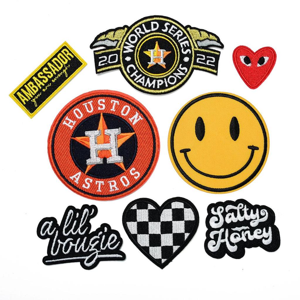 Лента-нашивка с вышитыми буквами для одежды