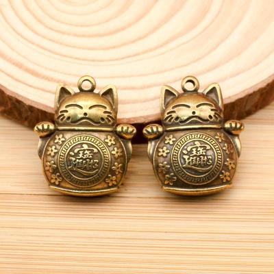Подвеска-брелок Lucky Cat из цельной латуни: Ретро-медные изделия для мужчин и женщин – стильный автомобильный аксессуар.