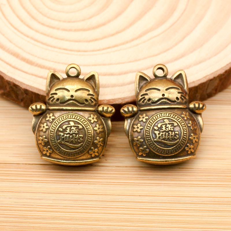 Подвеска-брелок Lucky Cat из цельной латуни: Ретро-медные изделия для мужчин и женщин – стильный автомобильный аксессуар.