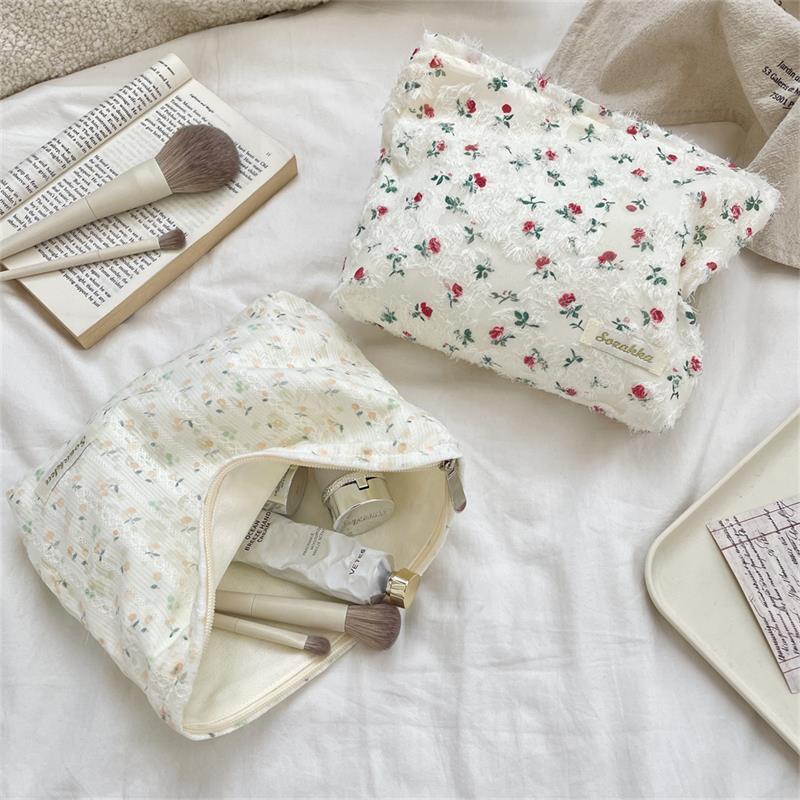 Милые кружевные цветочные женские косметички, портативный женский клатч, сумка для помады и макияжа для поездок на работу, женская сумка для хранения большой вместимости