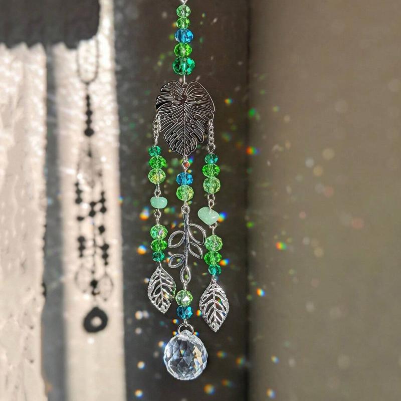 Monster Leaf Sun Catcher Vibrant Green Hanging Decor Indoor/Outdoor Home Garden Wall Decor Car Rearview Mirror Pendant