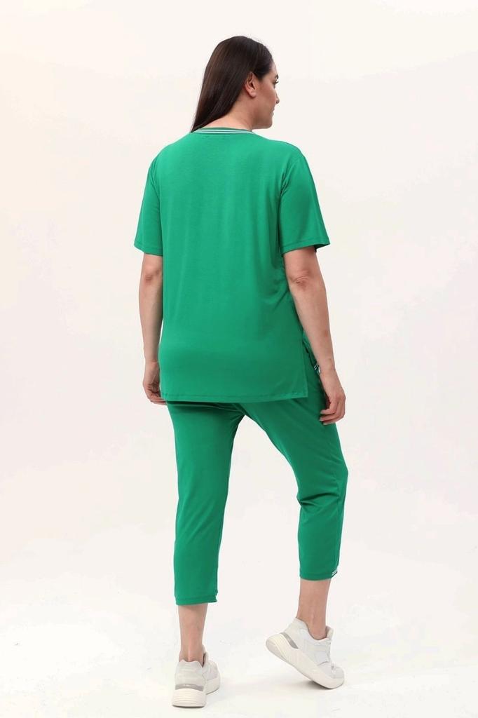 Женский стильный комплект большого размера под верхом в трикотажную полоску с подробным описанием