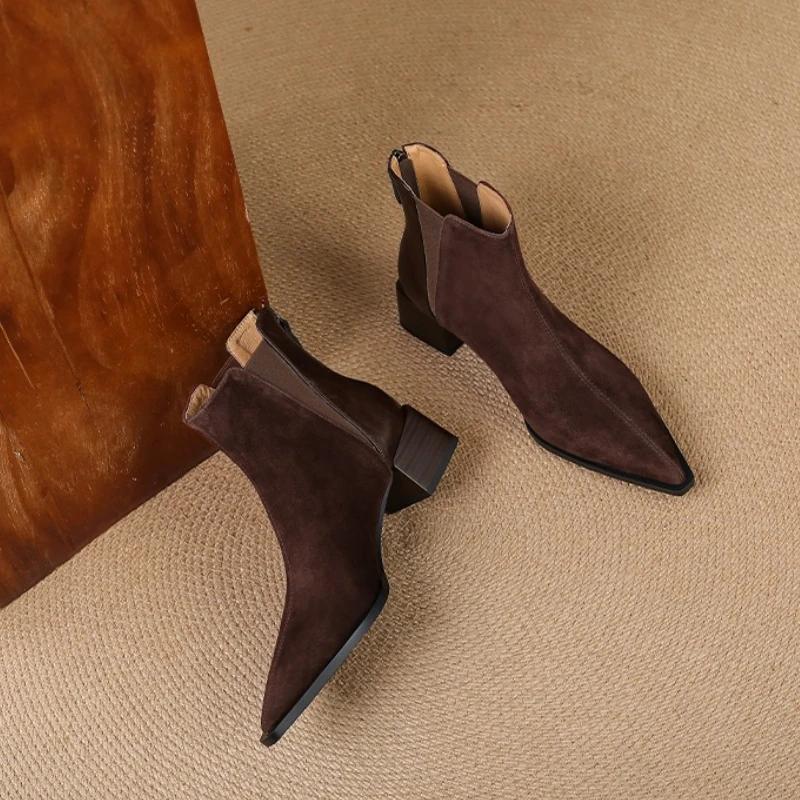 Осень и Зима Новые Женские Ботильоны на Толстом Каблуке Модные Остроносые Ботильоны на Молнии Сзади Ретро Замшевые Удобные Короткие Ботинки