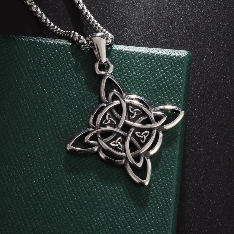 New Pendant with a Traditional Chinese Style for Teenagers, a Powerful Chinese Knot Necklace Pendant, and Trendy and Cool Manly Jewelry