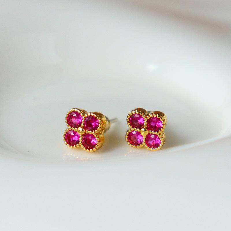 Элегантные серьги-клевер из цветного циркона – Роскошный миниатюрный дизайн для универсальной носки