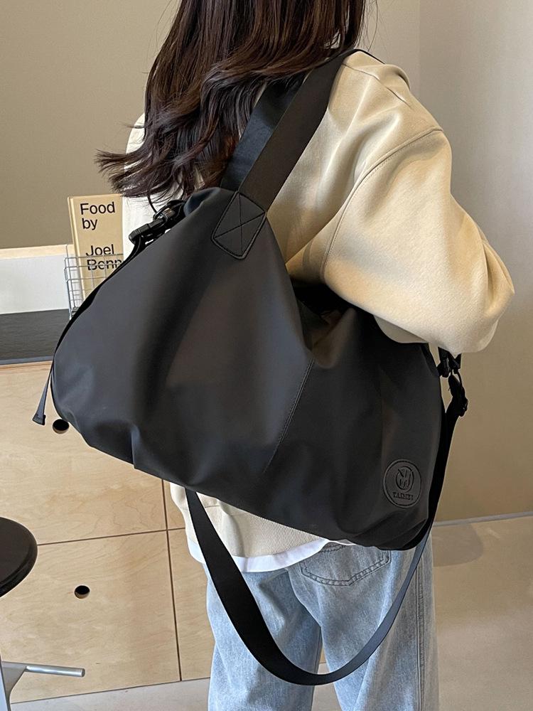 Large Capacity Lightweight Handheld Travel Bag for Men and Women