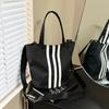 Ручная сумка-ведро с контрастными полосками для женщин, новая корейская нишевая спортивная сумка-мессенджер для поездок на работу, универсальная сумка через плечо