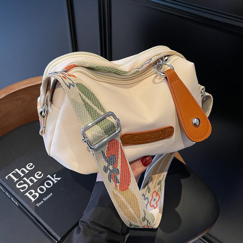 Simple and fashionable shoulder bag, fashionable and large-capacity lightweight casual shell bag 2026 new messenger bag for women