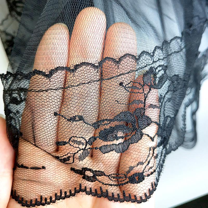 Lace Bridal Veils with Comb Short Two Layer Elegant Vintage Wedding Veils for Bride Cosplay Costume Hair Accessories Black Whit