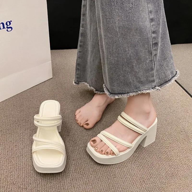 Тапочки повседневные туфли с заклепками женские 2024 мюли на каблуке Pantofle резиновые шлепанцы роскошные летние мягкие высокие новые гавайские металлические украшения