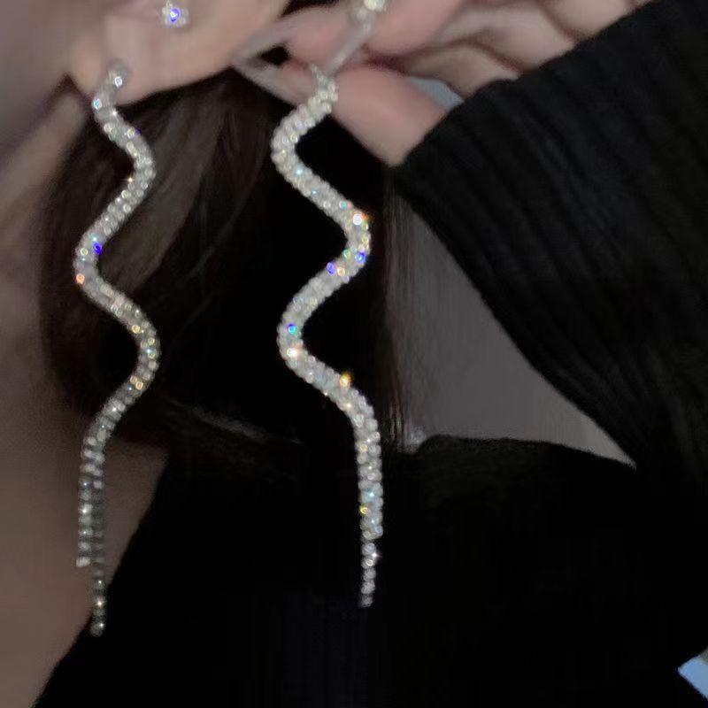 European and American Cold Wind Snake Shaped Full Diamond Earrings Exaggerate Fashionable Personality  Cool Temperament  Long and Niche Slim Earrings