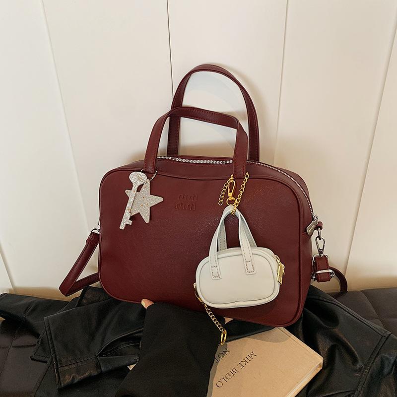 Простая ручная сумка в стиле ретро, портативная сумка для поездок на работу, новая нишевая сумка-подушка высокого класса, вместительная женская сумка