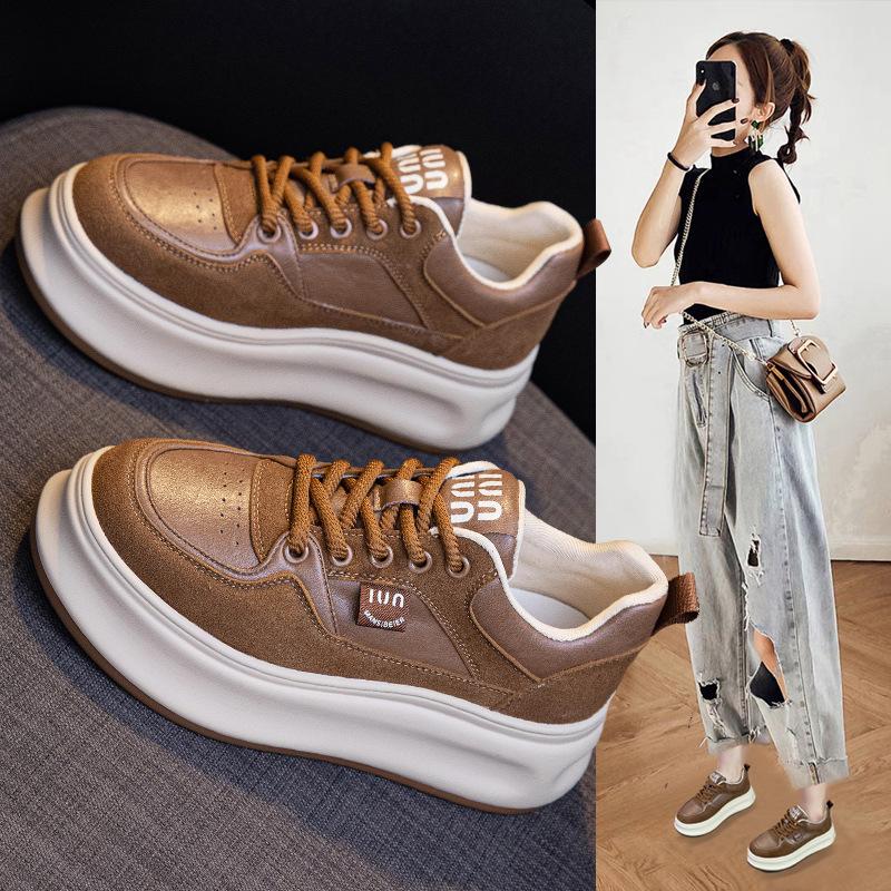 Кожаные ретро маленькие белые туфли женские осенние новые универсальные на толстой подошве увеличивающие рост повседневные туфли кроссовки маффины кеды для скейтборда