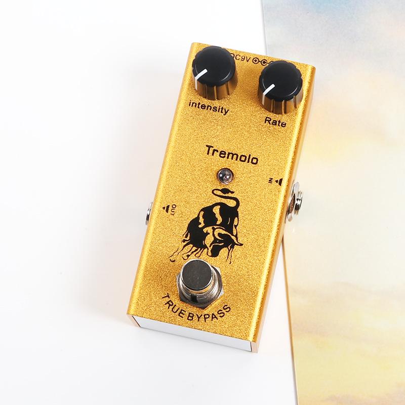 Компактная педаль эффектов для электрогитары: 10 эффектов, включая эквалайзер, дисторшн, овердрайв, фузз, хорус, симуляцию и задержку.