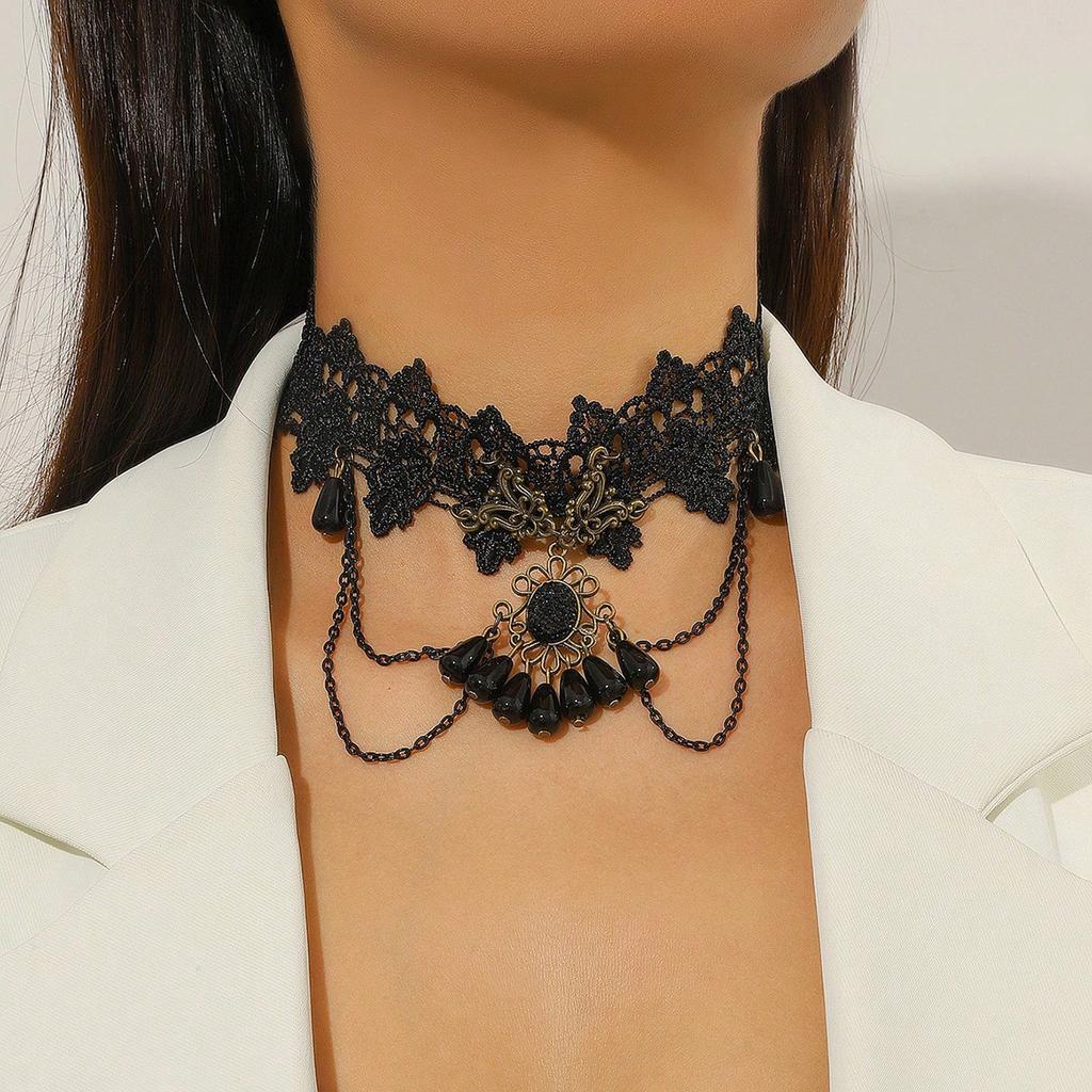Retro Lace Clavicle Chain Gothic Style Personality Accessories Lace Pendant Necklace Female Clavicle Chain
