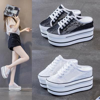 Белые сетчатые туфли на скрытой платформе, женские летние новые ленивые шлепанцы, кружевная сетка, дышащие полушлепанцы с закрытым носком 2025