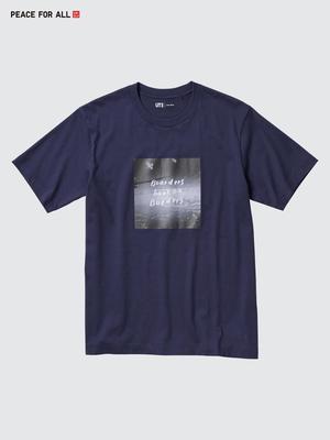 Uniqlo Графическая футболка "Мир для всех" Обычный крой Аюму Хирано