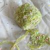 Пряжа для вязания крючком с искусственным мехом, окрашенная вручную, зеленая, с цветами - 50 г