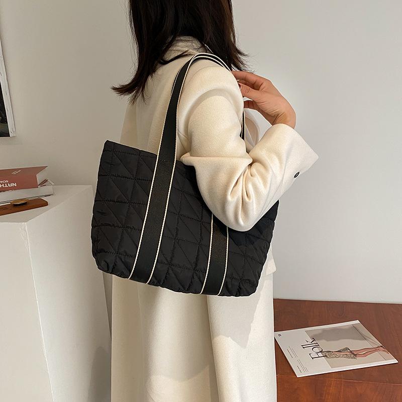 Пуховая сумка женская новая модная повседневная ромбовидная нейлоновая сумка-тоут трендовая повседневная сумка большой вместимости