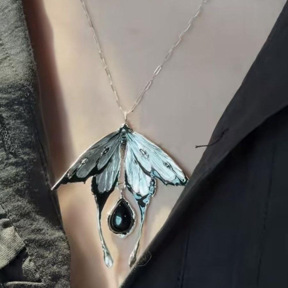 Winged Moth Moth Pendant Necklace Dark Aesthetic Choker Necklaces Insect Jewelry Accessories