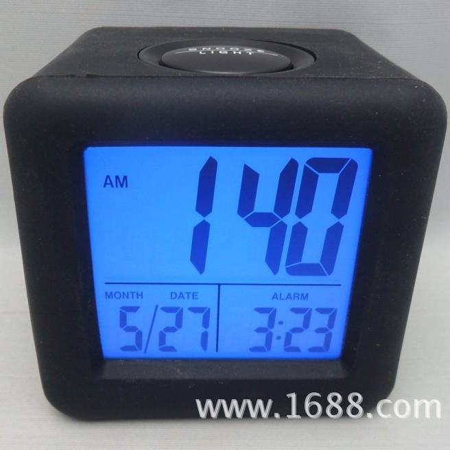 Silicone small alarm clock, student non-slip and shock-proof smart clock, square clock and table clock, electronic gifts.