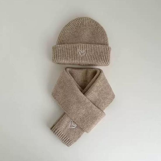 2Pcs/Set Kids Hat Scarf Set Solid Color Heart Pattern Thickened Warm Knitting Hat Long Scarf Set Elastic Fit Winter Wear
