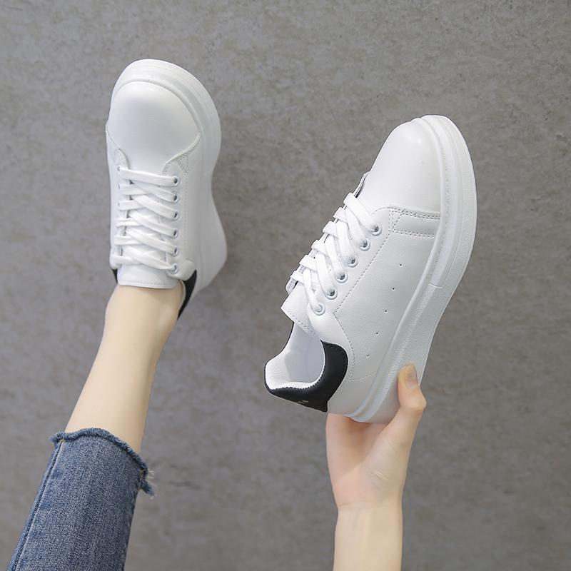 Fashion Outdoor White Men Casual Shoes Breathable Lightweight Couple Walking Running Sneakers Platform Sports Shoes Women Tennis Shoes