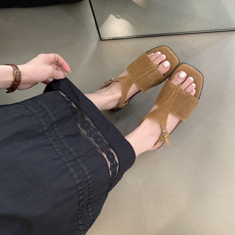 Fashion Roman shoes summer 2025 new toe flat retro versatile casual wear one word with buckle sandals