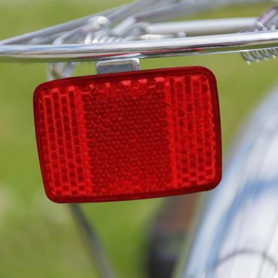 Комплект передних и задних отражателей. Предупреждающее светоотражающее оборудование для велосипедной езды.