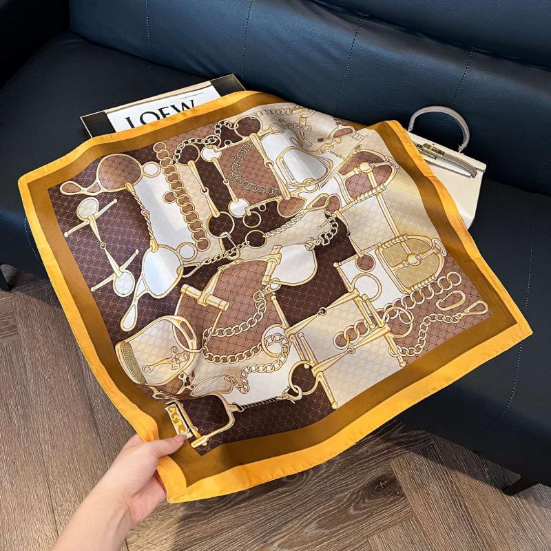 Retro silk scarves for women's new high-end accessories, neck small square scarf, scarf waist, fashionable and versatile, and gifts can be given.