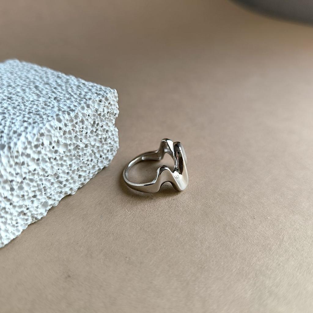 Серебряное кольцо с без камней, вес изделия 2,91 гр (2161189)